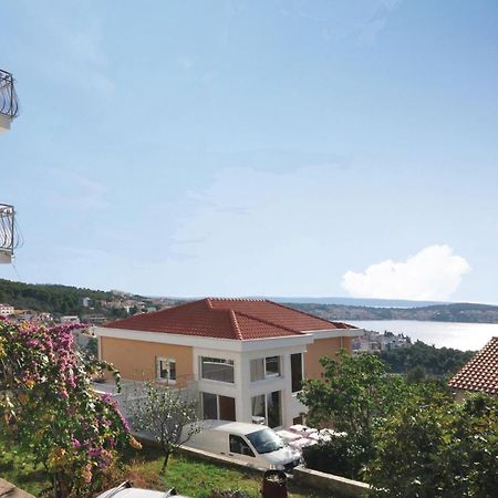 Lovely Apartment In Trogir With Kitchen Ngoại thất bức ảnh