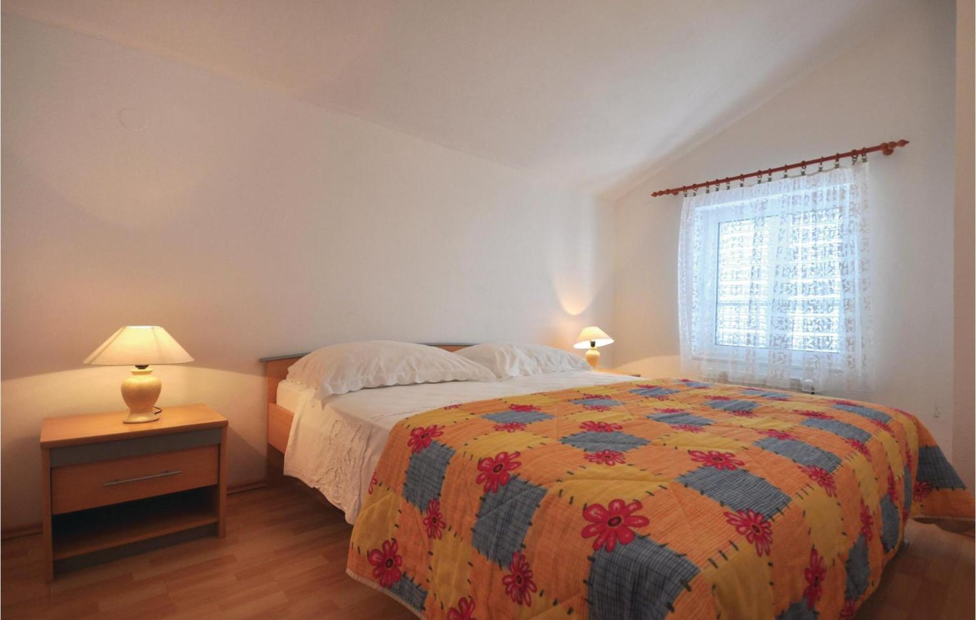 Lovely Apartment In Trogir With Kitchen Ngoại thất bức ảnh