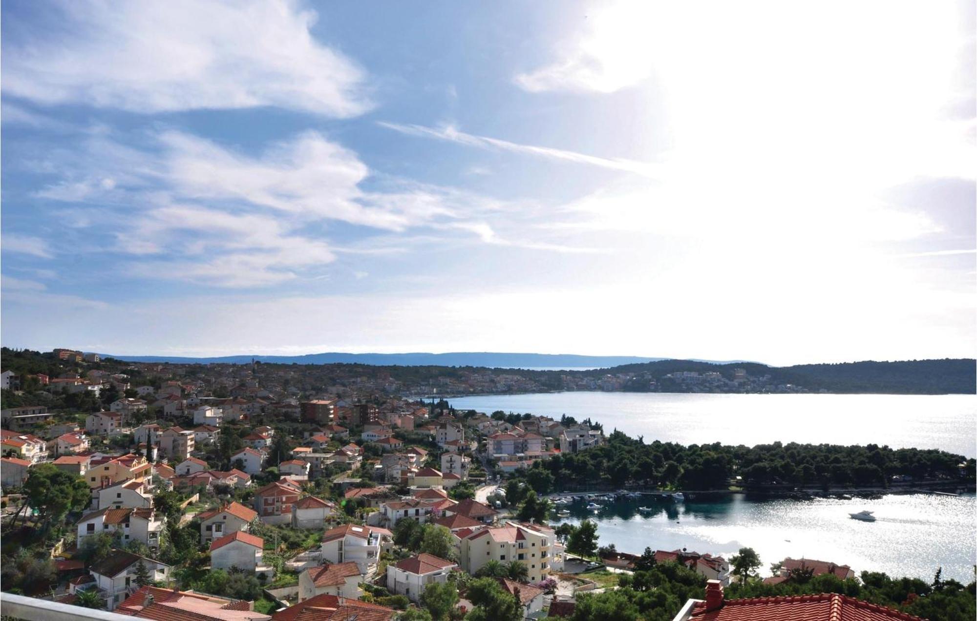 Lovely Apartment In Trogir With Kitchen Ngoại thất bức ảnh
