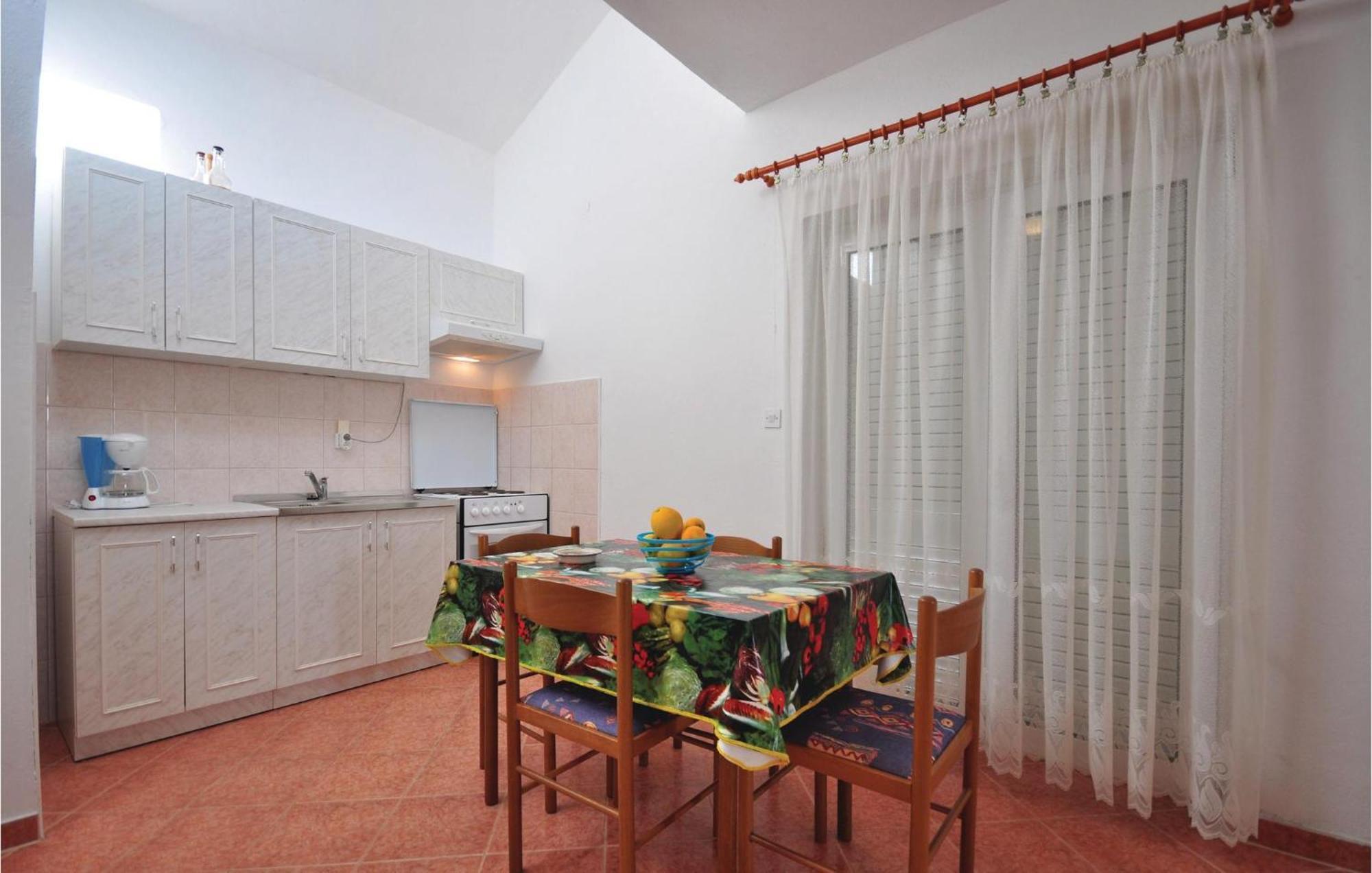 Lovely Apartment In Trogir With Kitchen Ngoại thất bức ảnh